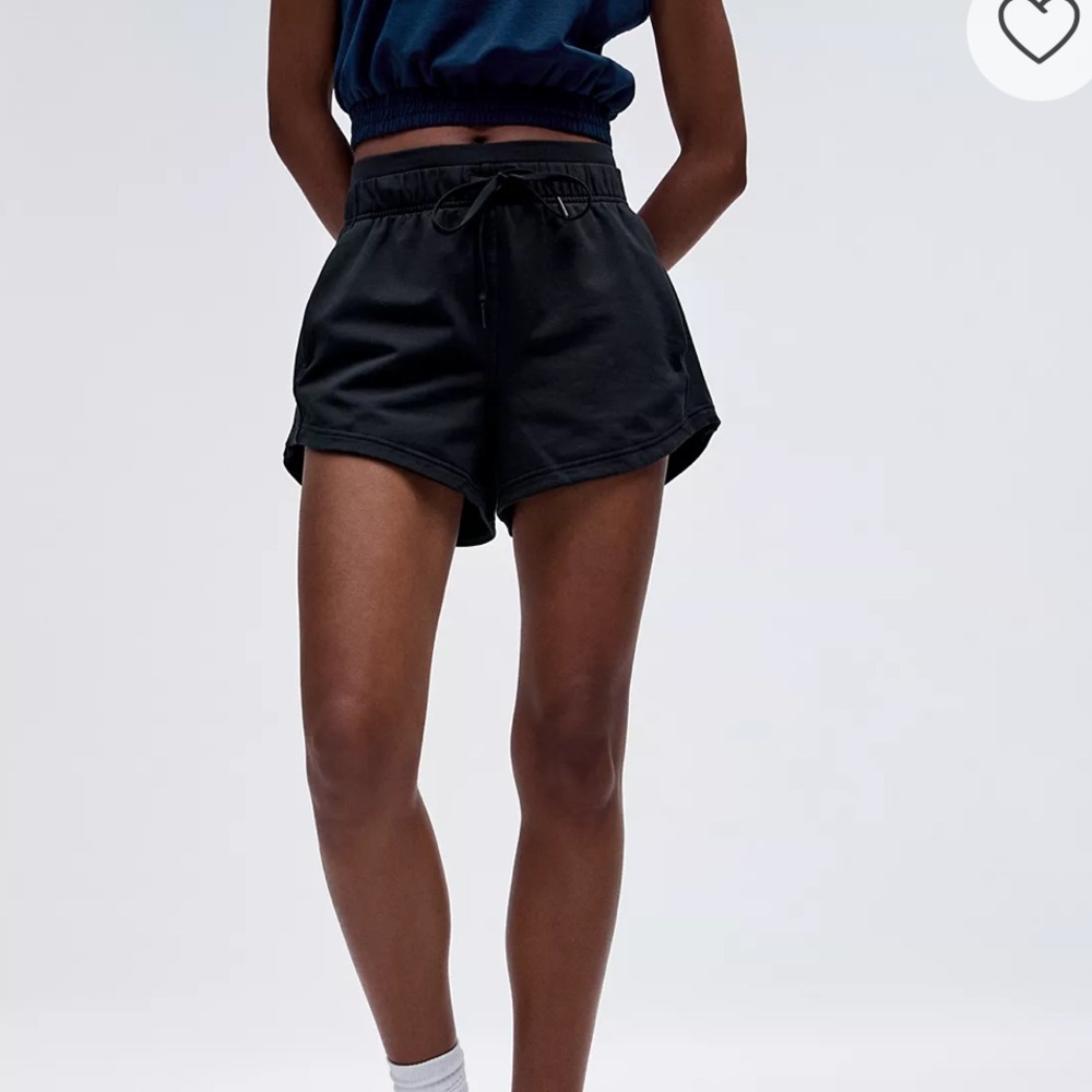 lululemon inner glow shorts